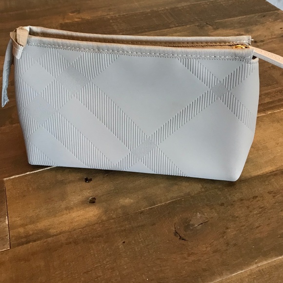 Burberry Handbags - Burberry cosmetic bag in chalk beige